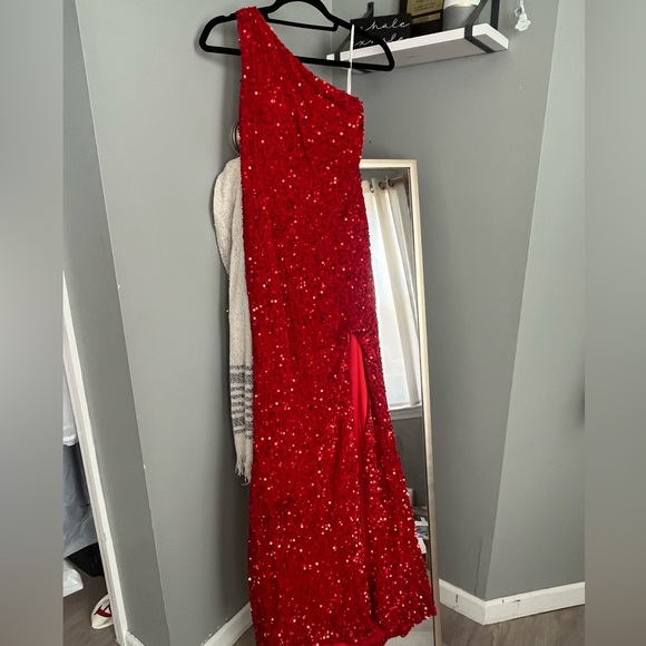 Bright Red Mermaid Glitter One-Shoulder Backless Prom Dress With Sequins - Picture 5 of 9